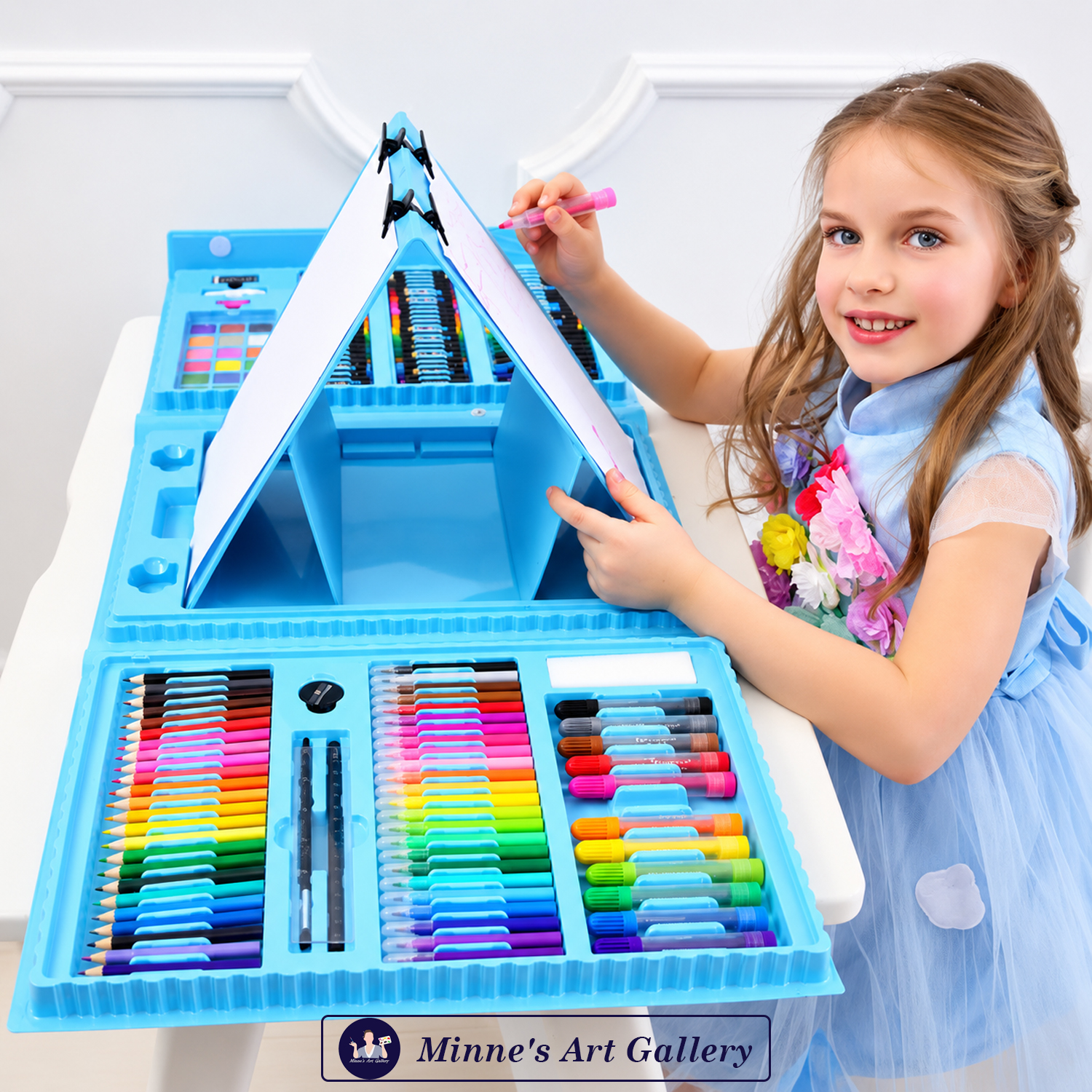 super-mega-art-set-208-pieces-sky-blue-closeup Super Mega Art Set 208 Pieces Sky Blue Art Supplies Close-Up
